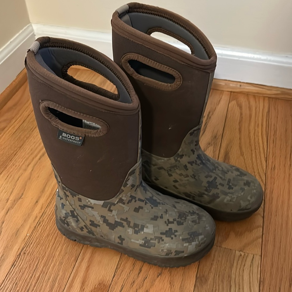 Bogs Waterproof Boots Size 2 Youth